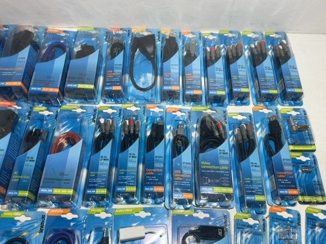 Partij met verschillende mini audio en video kabels scanpart - afbeelding 3 van  7
