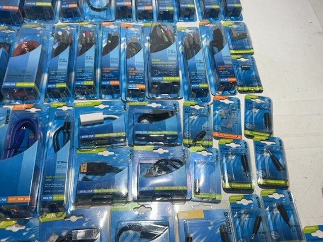 Partij met verschillende mini audio en video kabels scanpart - afbeelding 4 van  7