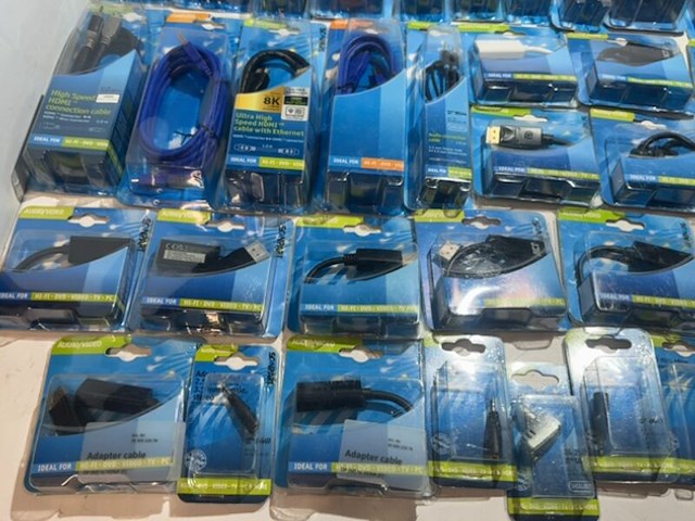 Partij met verschillende mini audio en video kabels scanpart - afbeelding 6 van  7