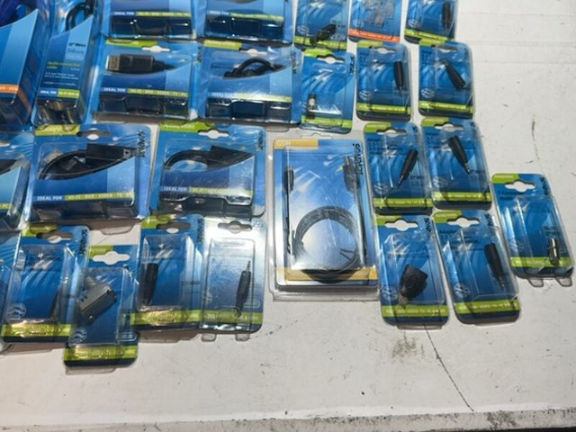 Partij met verschillende mini audio en video kabels scanpart - afbeelding 7 van  7
