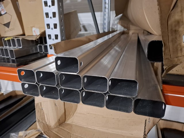 Partij metaal, aluminium en kunststof profielen - afbeelding 7 van  40