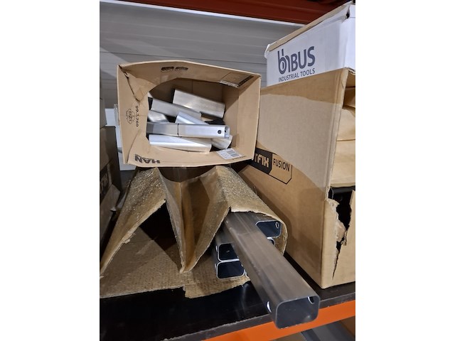Partij metaal, aluminium en kunststof profielen - afbeelding 11 van  40