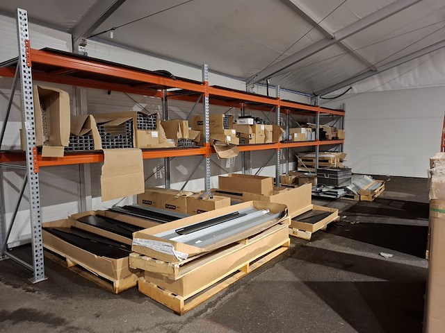 Partij metaal, aluminium en kunststof profielen - afbeelding 1 van  40