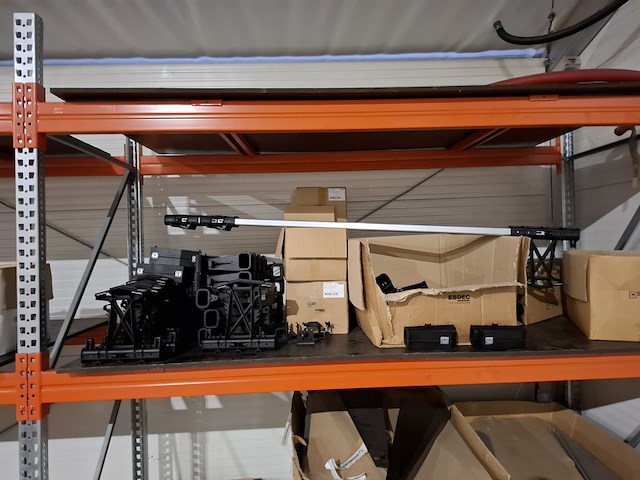 Partij metaal, aluminium en kunststof profielen - afbeelding 25 van  40