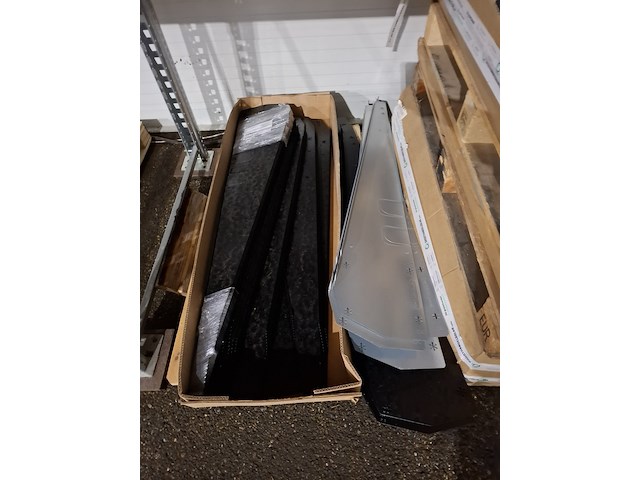 Partij metaal, aluminium en kunststof profielen - afbeelding 32 van  40