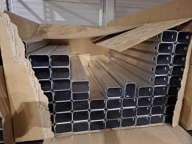 Partij metaal, aluminium en kunststof profielen - afbeelding 34 van  40