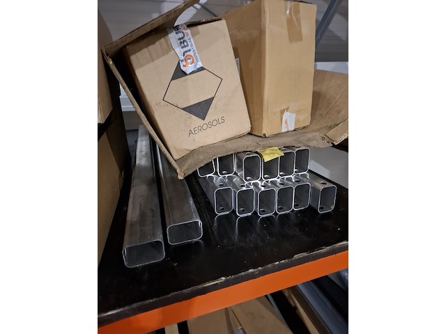 Partij metaal, aluminium en kunststof profielen - afbeelding 39 van  40