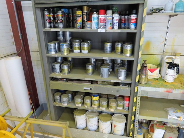 Partij metaalverf en behandelingsmiddelen - afbeelding 1 van  12
