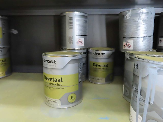 Partij metaalverf en behandelingsmiddelen - afbeelding 10 van  12