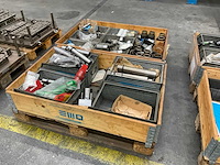 Partij metaalvoorraden; inclusief 2x palletbox; - afbeelding 1 van  13
