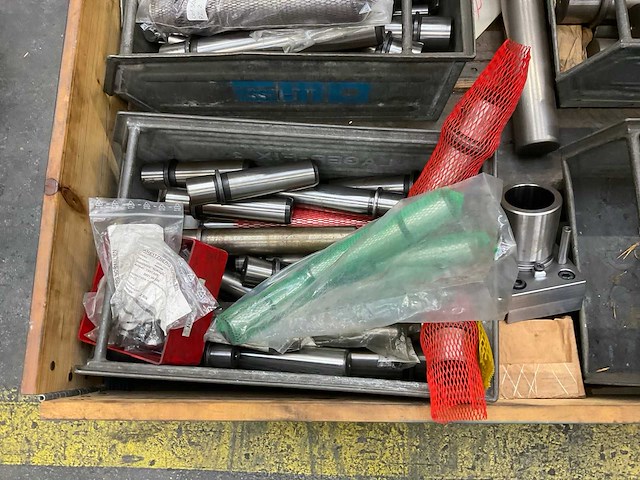 Partij metaalvoorraden; inclusief 2x palletbox; - afbeelding 10 van  13