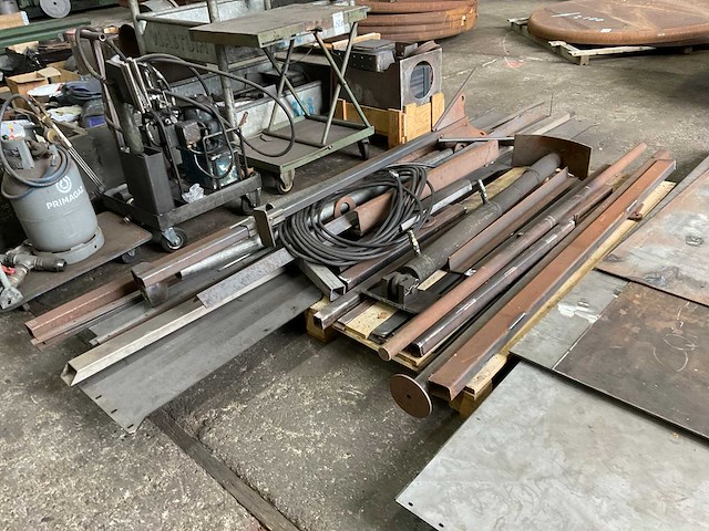 Partij metaalvoorraden - afbeelding 2 van  5