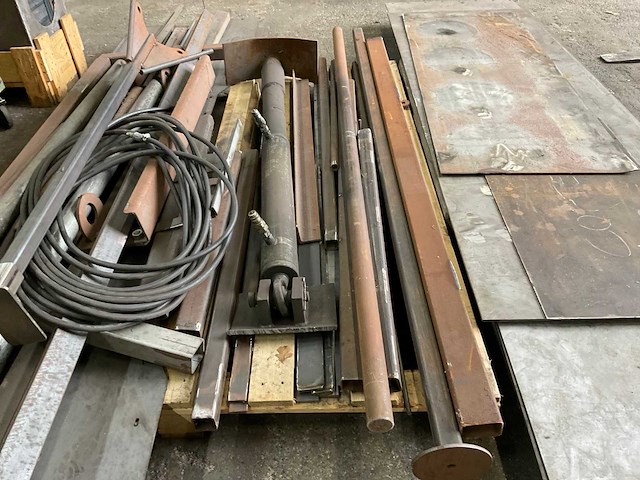 Partij metaalvoorraden - afbeelding 3 van  5