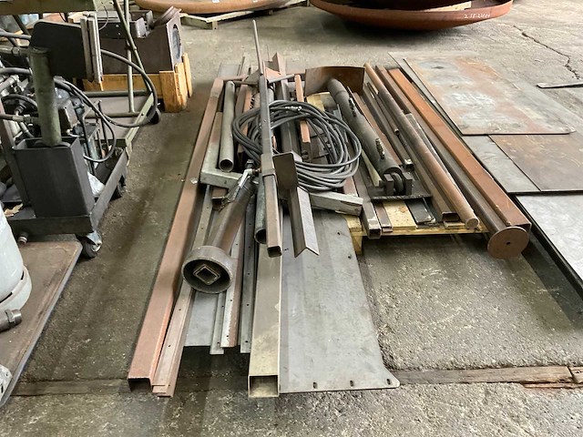 Partij metaalvoorraden - afbeelding 4 van  5