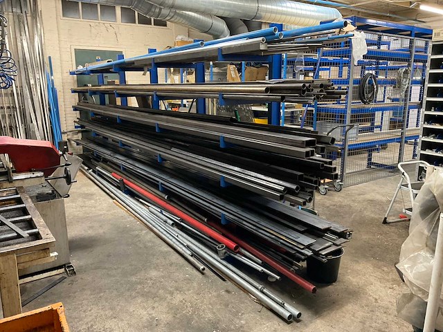 Partij metaalvoorraden - afbeelding 1 van  13