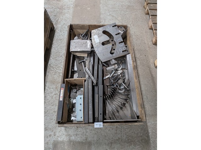 Partij metaalwaren - afbeelding 1 van  9