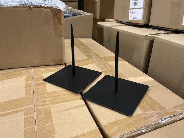 Partij metal stand rectangular with pin h15cm black iron (1332x) - afbeelding 1 van  4