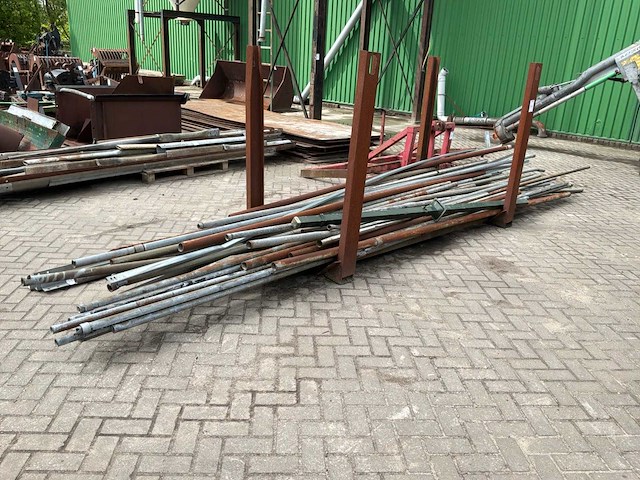 Partij metalen buizen - afbeelding 1 van  4