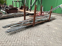 Partij metalen buizen - afbeelding 1 van  4