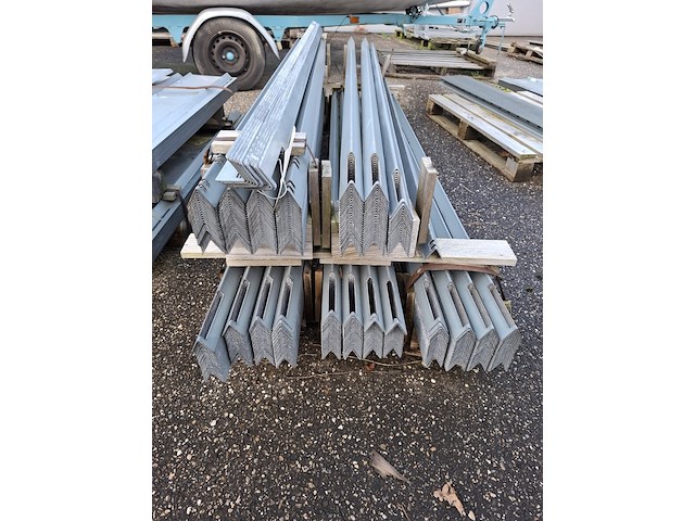 Partij metalen en aluminium profielen - afbeelding 4 van  22