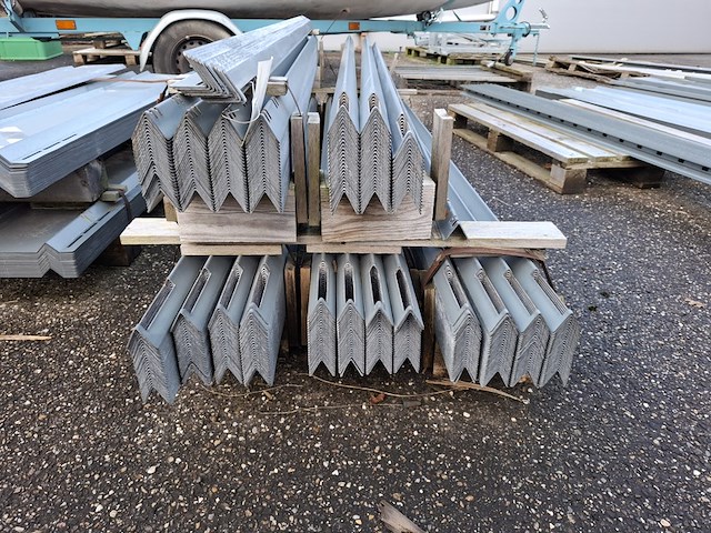 Partij metalen en aluminium profielen - afbeelding 5 van  22