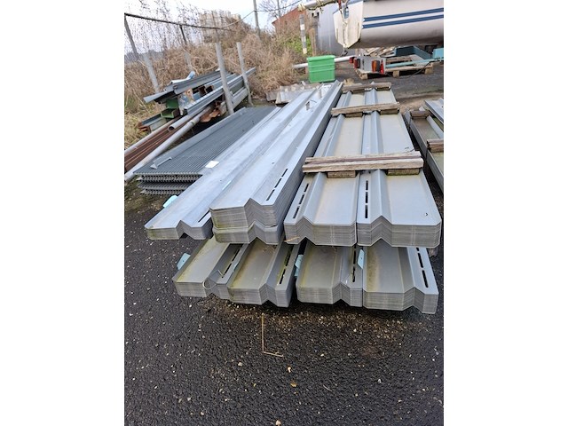 Partij metalen en aluminium profielen - afbeelding 13 van  22
