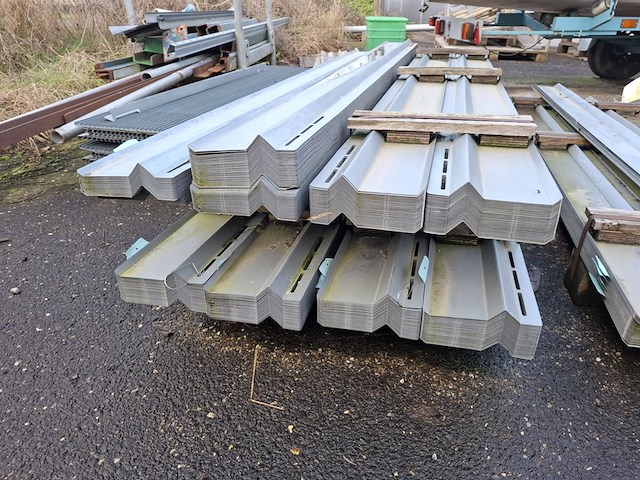 Partij metalen en aluminium profielen - afbeelding 14 van  22