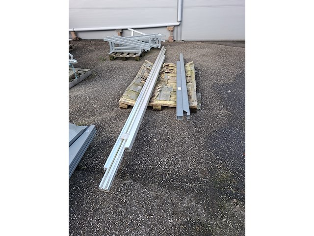 Partij metalen en aluminium profielen - afbeelding 12 van  22