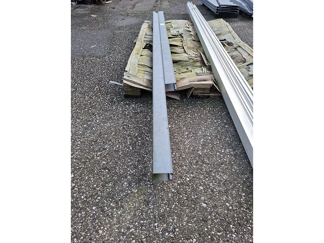 Partij metalen en aluminium profielen - afbeelding 18 van  22