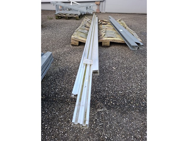 Partij metalen en aluminium profielen - afbeelding 19 van  22
