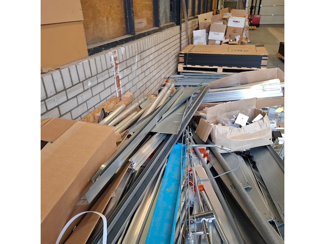 Partij metalen en aluminium profielen - afbeelding 2 van  20