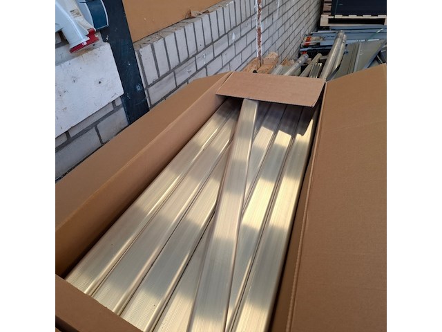 Partij metalen en aluminium profielen - afbeelding 3 van  20
