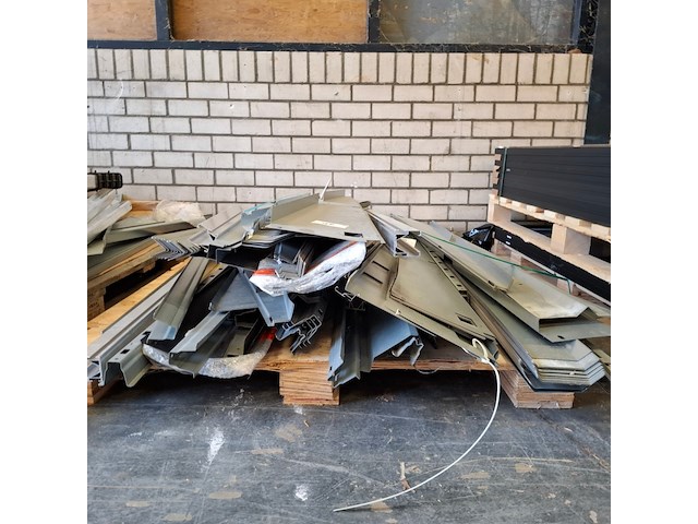 Partij metalen en aluminium profielen - afbeelding 9 van  20