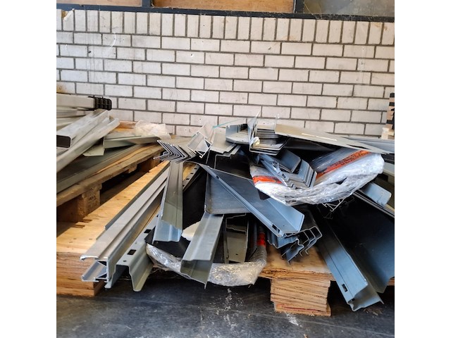 Partij metalen en aluminium profielen - afbeelding 10 van  20