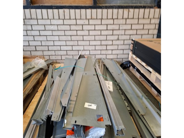 Partij metalen en aluminium profielen - afbeelding 13 van  20