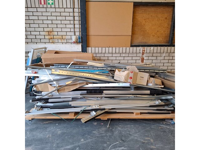 Partij metalen en aluminium profielen - afbeelding 12 van  20