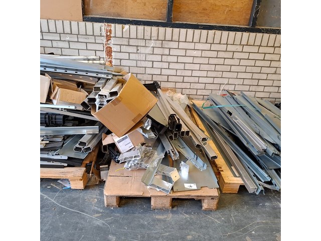 Partij metalen en aluminium profielen - afbeelding 14 van  20