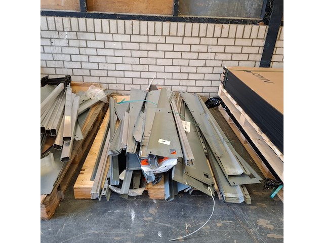 Partij metalen en aluminium profielen - afbeelding 15 van  20