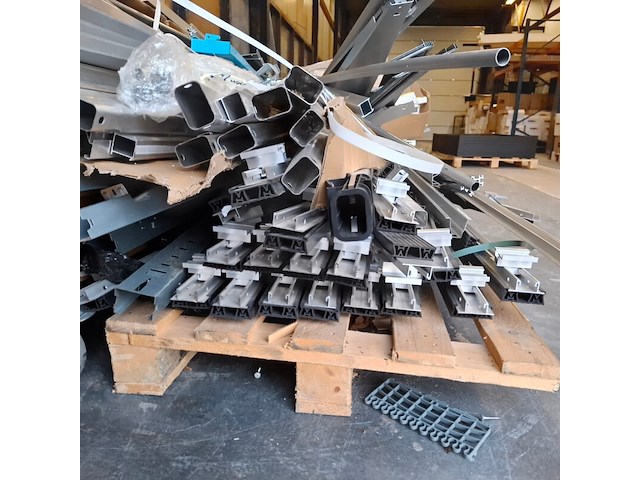 Partij metalen en aluminium profielen - afbeelding 18 van  20