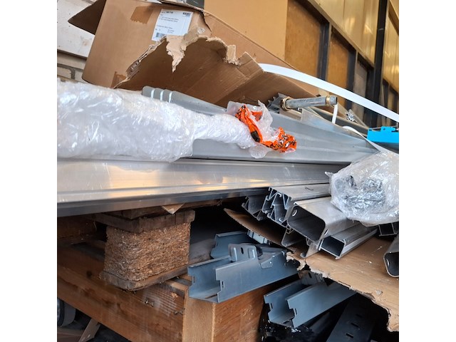 Partij metalen en aluminium profielen - afbeelding 19 van  20