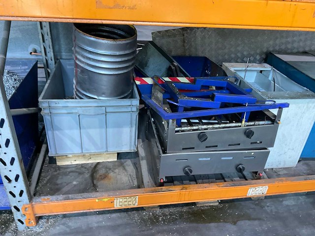 Partij metalen en kunststof - afbeelding 11 van  14