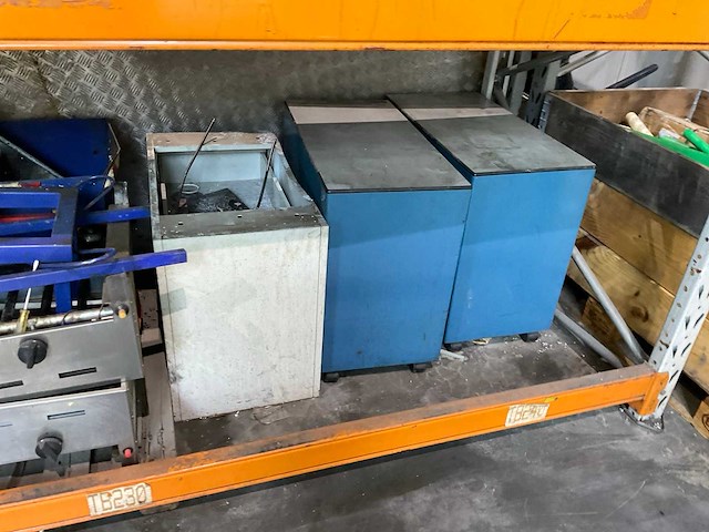 Partij metalen en kunststof - afbeelding 12 van  14