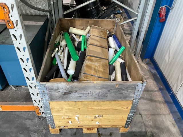 Partij metalen en kunststof - afbeelding 13 van  14