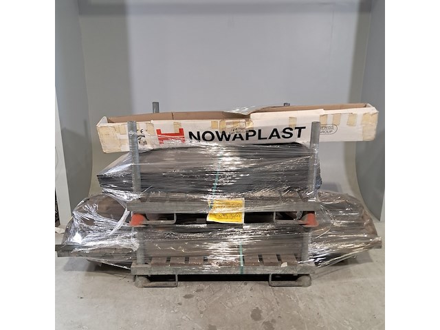 Partij metalen goten en deuren - afbeelding 1 van  6