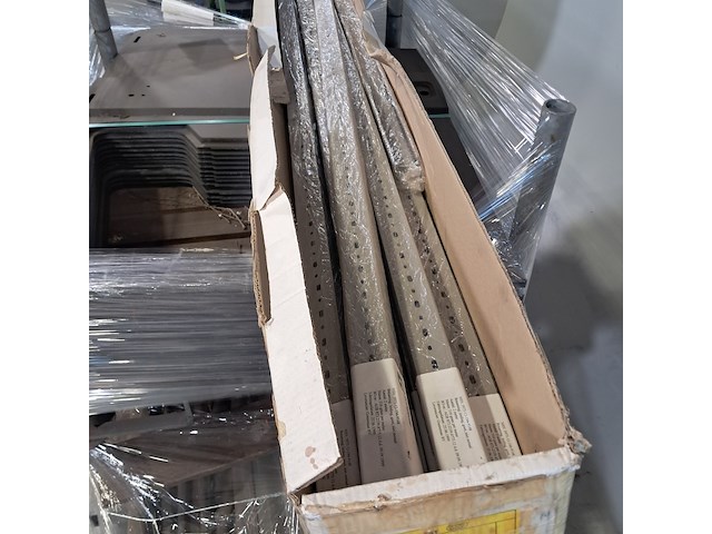 Partij metalen goten en deuren - afbeelding 5 van  6