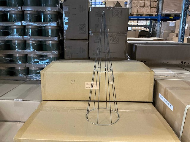 Partij metalen kegels 60cm (204x) - afbeelding 1 van  4