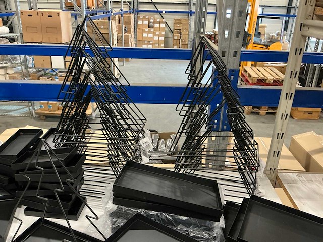 Partij metalen kerstbomen zwart h21&35&48cm (72x) - afbeelding 2 van  9