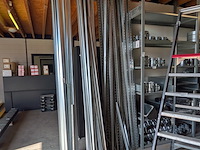Partij metalen profielen en montagerails - afbeelding 1 van  14