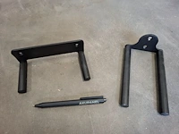 Partij metalen schap/ophang materiaal zwart gemoffeld - afbeelding 2 van  3