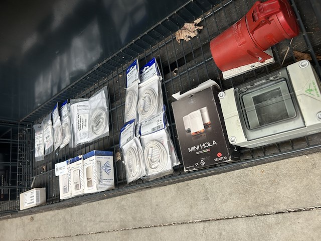 Partij meterkast accessoires en elektronica w.o. bewegingsdetector w.o. aritech, alarmtech, venitem - afbeelding 1 van  10